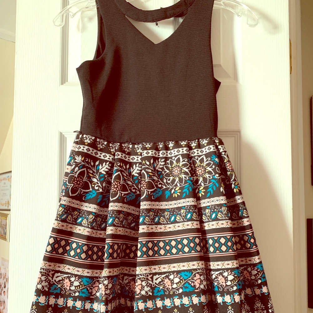 Girls Black Pattern Dress Size Medium